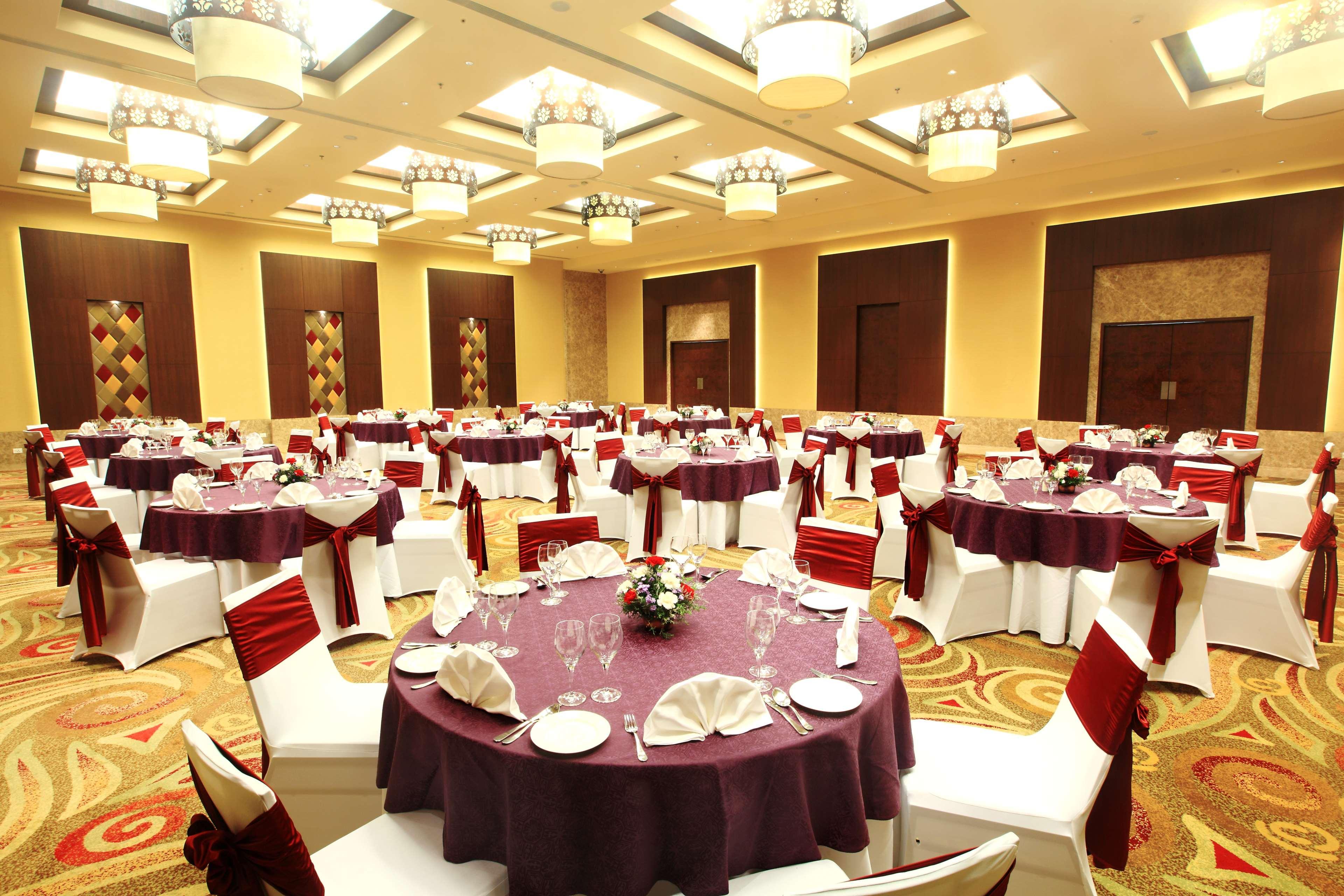 Radisson Blu Hotel Chennai City Centre Ресторан фото